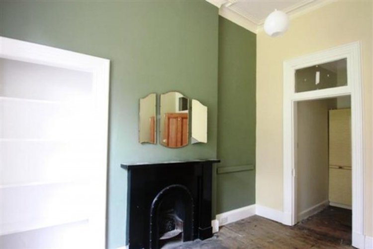 Search for the best deals on flats to re