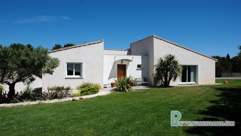 Stylish Contemporary Villa With Pool..