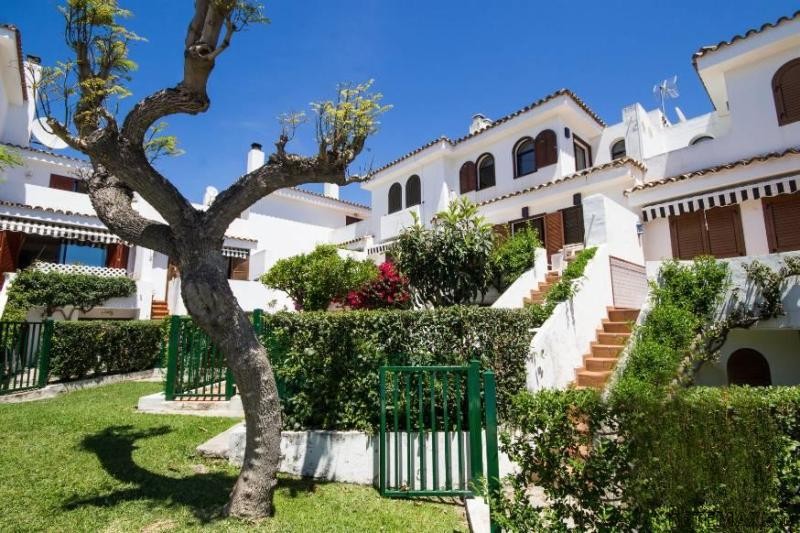 3 bedroom town house for sale