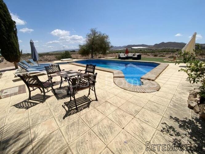 EXCLUSIVE TO VOSS HOMES - Large, renovated, country house.. - 7
