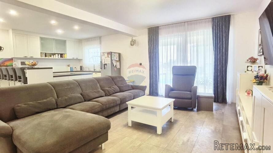 Istra, Loborika - samostojeća kuća 225m2