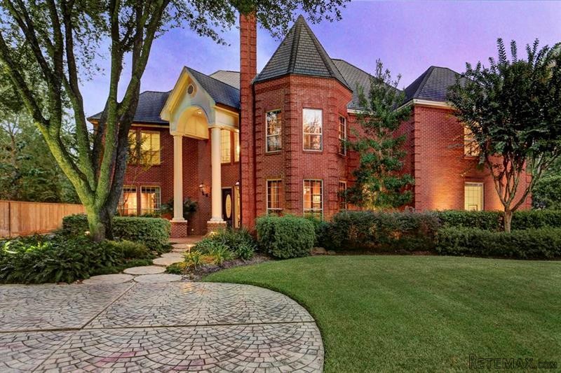 5 bedroom House For Sale: 5903..