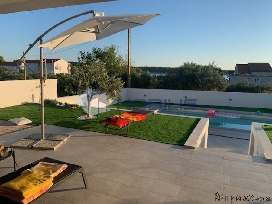 Rab, Banjol, moderna luksuzna kuća s bazenom, 250,00 m2 - 10
