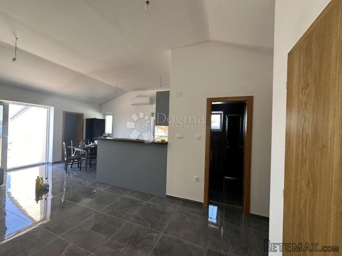 Kuća sa 6 apartmana 550m2 u blizini mora - 2