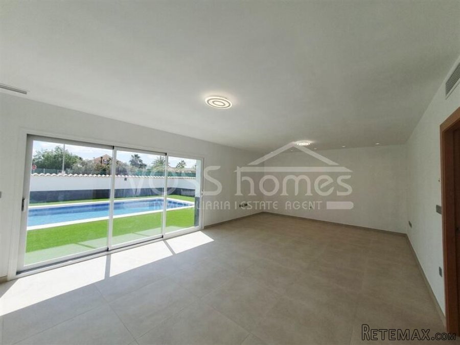NEW LISTING TO VOSS HOMES - A large, recently modernized 5.. - 4
