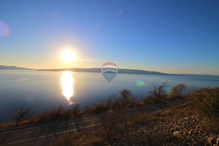Senj, Bunica - građevinsko zemljište drugi red do mora