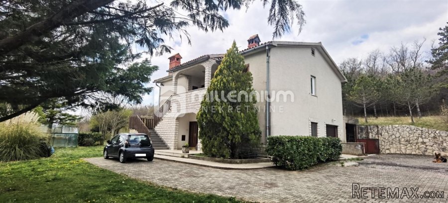 Istra, Kršan, kuća s 2 stana i velikom okućnicom