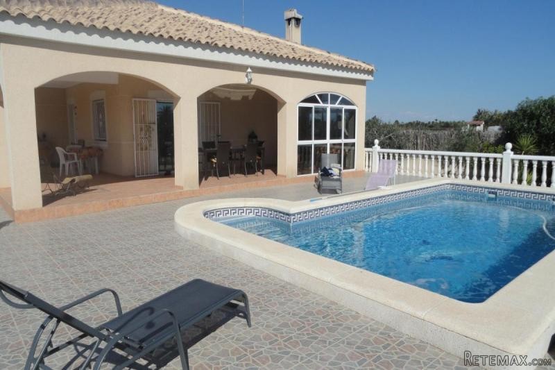 Detached villa with private pool, La..