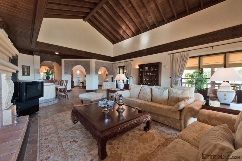 Magnificent Villa in Prestigious..