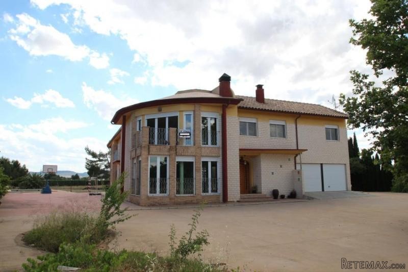 Stunning 6 bedroom country house in..