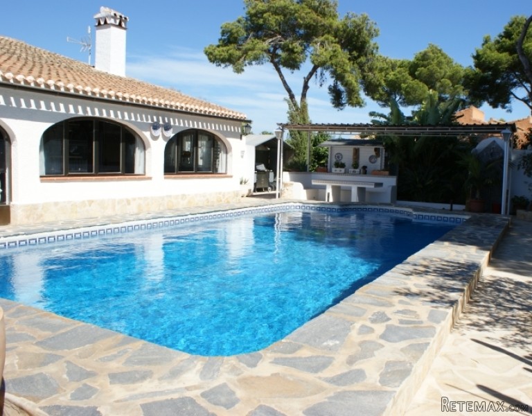 4 Bedroom Villa Near The Sea For Sale..