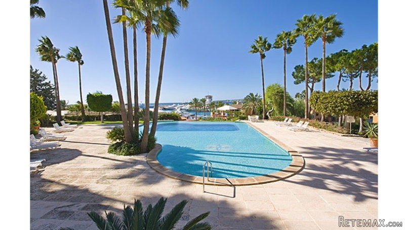 Apartment in a prestigious development..