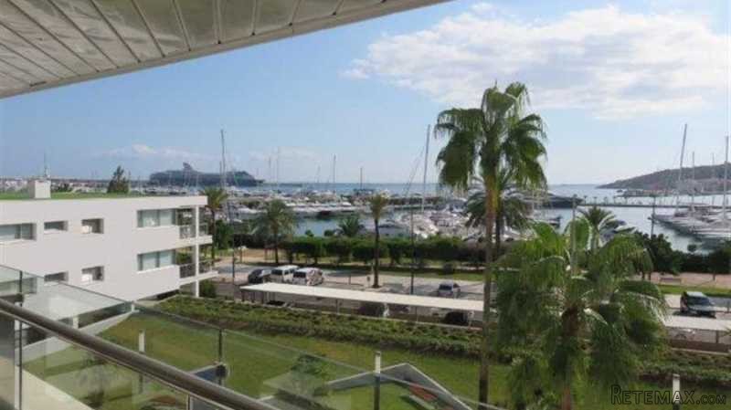 Beautiful apartment on the harbour..