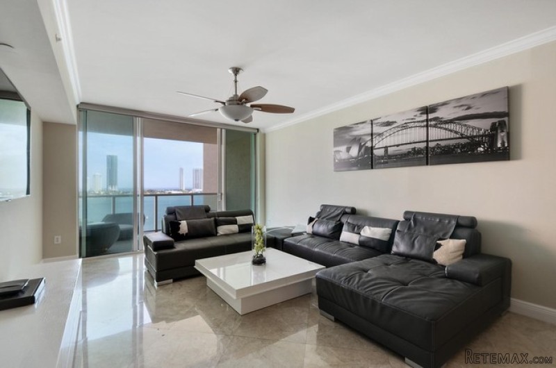 3 bedroom Flat For Sale: 3330 NE 190th..