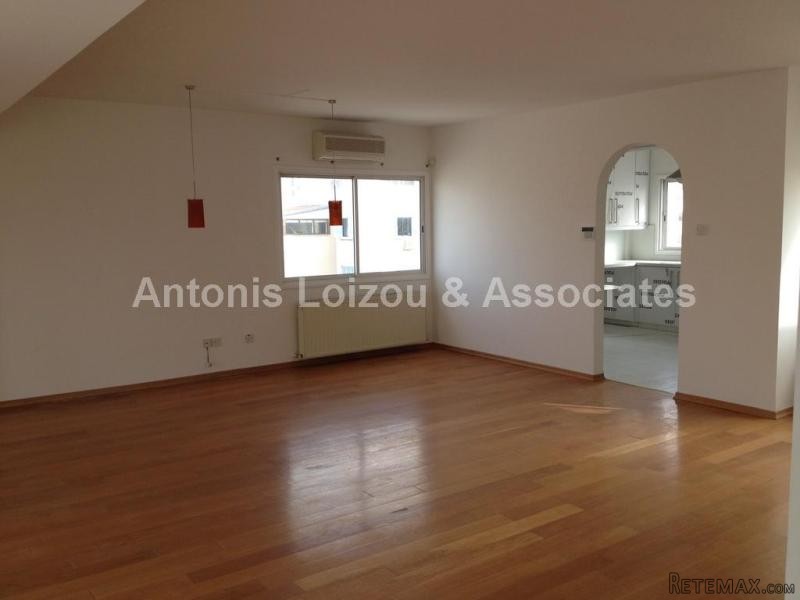 Top floor 3 bedroom apartment with..