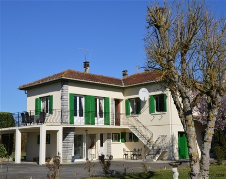 Immaculate family home, large garden..