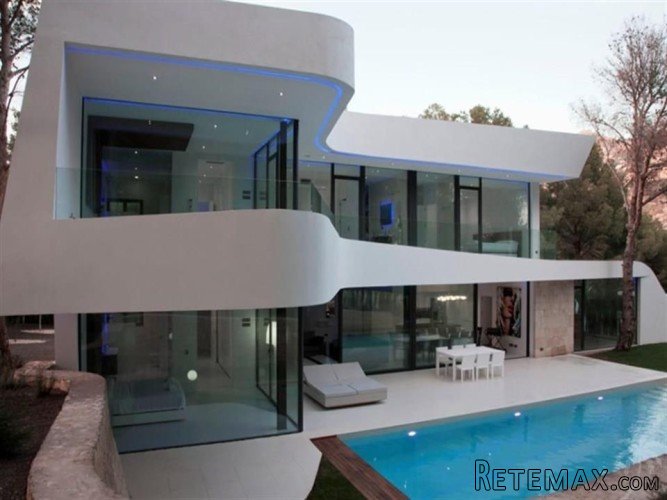 This modern villa is located only a few hundred meteres.. - 2