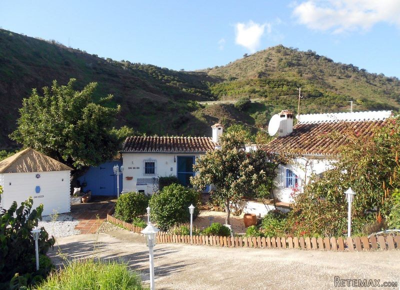 Country Houses for Sale in Benamargosa..