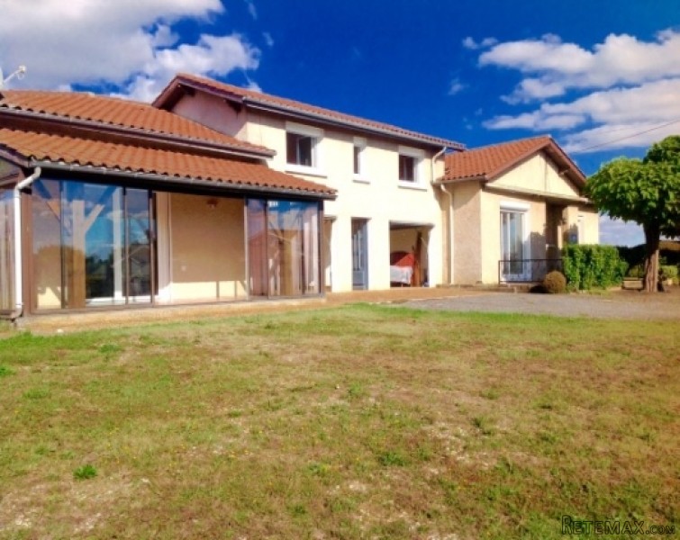 Superb town house in smart residential..