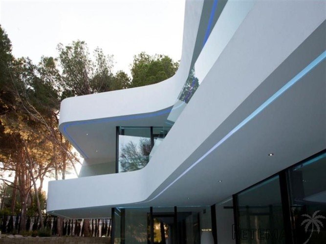 This modern villa is located only a few hundred meteres.. - 3