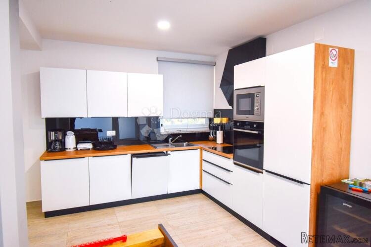 PRODAJA, VILA S BAZENOM, NOVI MAROF, 572 m2 - 5