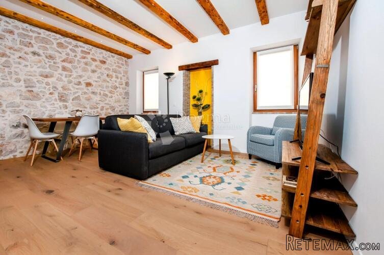 PRILIKA! Stan 40 m2 u centru Rovinja