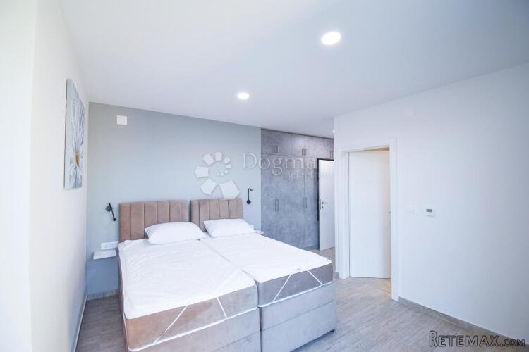 PRODAJA, VILA S BAZENOM, NOVI MAROF, 572 m2 - 8