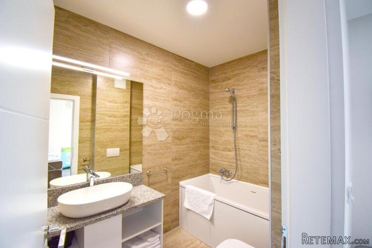 PRODAJA, VILA S BAZENOM, NOVI MAROF, 572 m2 - 9
