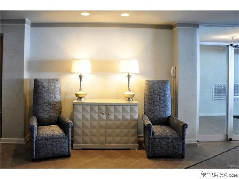 1 bedroom Commercial Property For Sale:.. - 2
