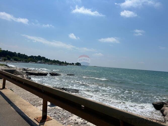 Umag, okolica - kuća sa dva stana 300 metara od mora