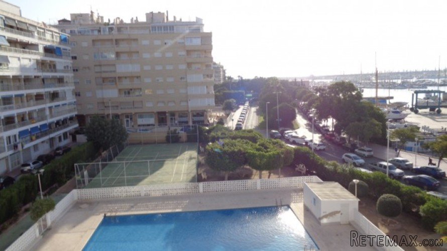 Amplio apartamento en 4 planta con vistas al club náutico..