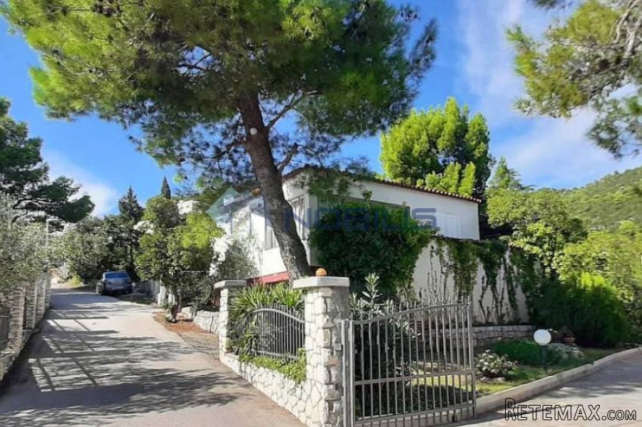 Klek, kuća s garažom 73m2 i vrtom 326m2, odlična lokacija -.. - 2
