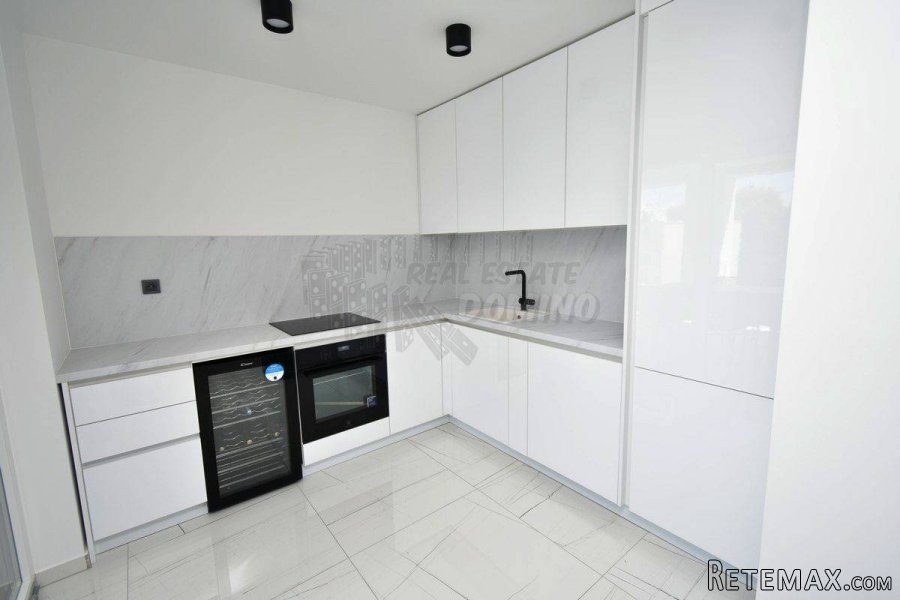 Apartman u novogradnji! Njivice!! - 13