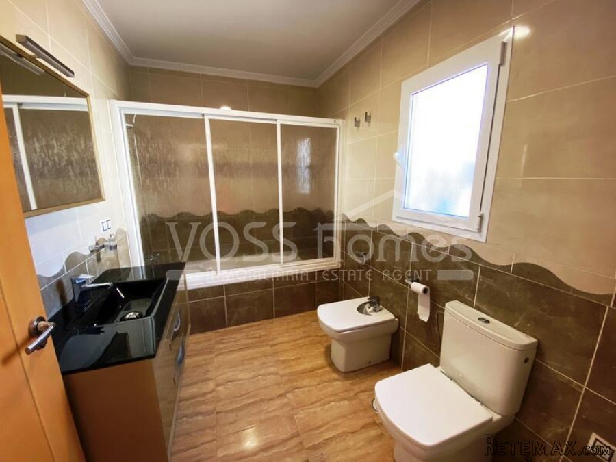 NEW LISTING TO VOSS HOMES - A large, two storey 4 bed, 3.. - 13