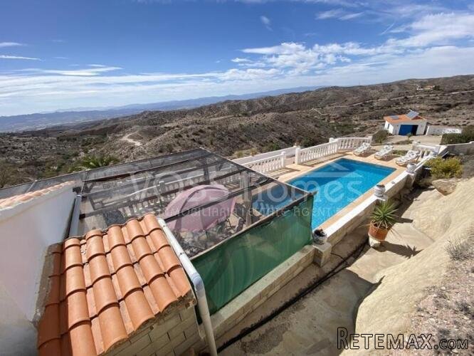 NEW & EXCLUSIVE LISTING TO VOSS HOMES - A truly stunning.. - 5