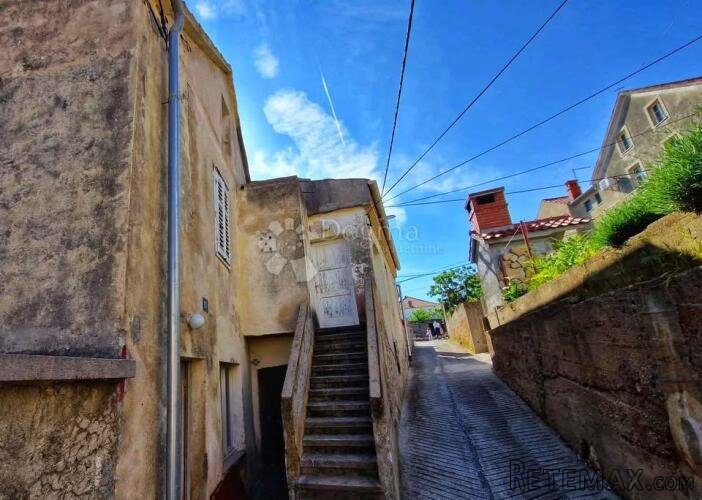 Kali, otok Ugljan - kamena kuća s pogledom na more