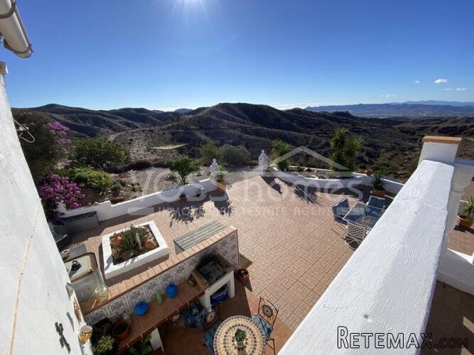 NEW & EXCLUSIVE LISTING TO VOSS HOMES - A truly stunning.. - 7
