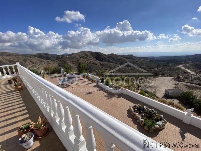 NEW & EXCLUSIVE LISTING TO VOSS HOMES - A truly stunning.. - 8