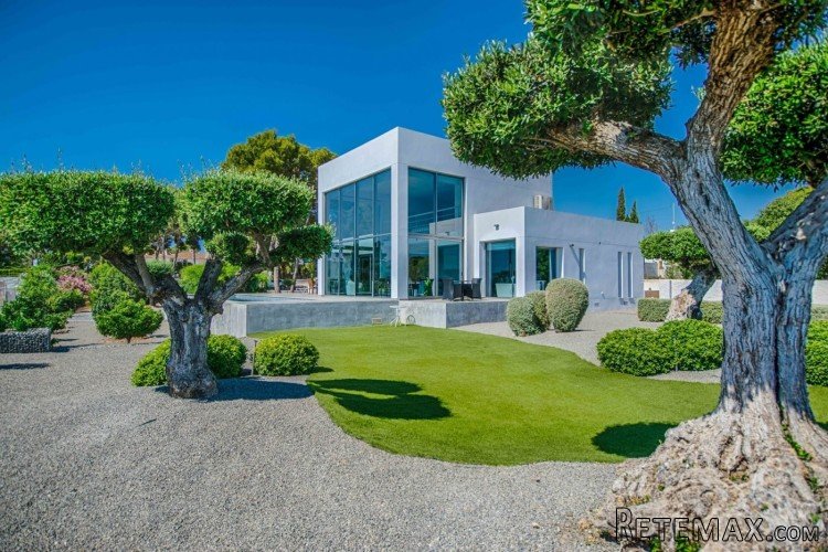 Modern design villa recently built to the highest standards.. - 2