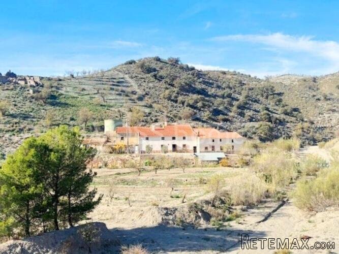 NEW LISTING TO VOSS HOMES - Two huge country houses in.. - 2