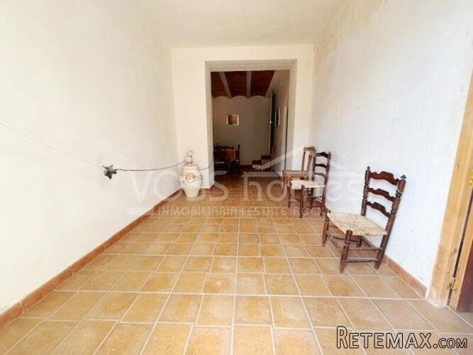 NEW LISTING TO VOSS HOMES - Two huge country houses in.. - 7