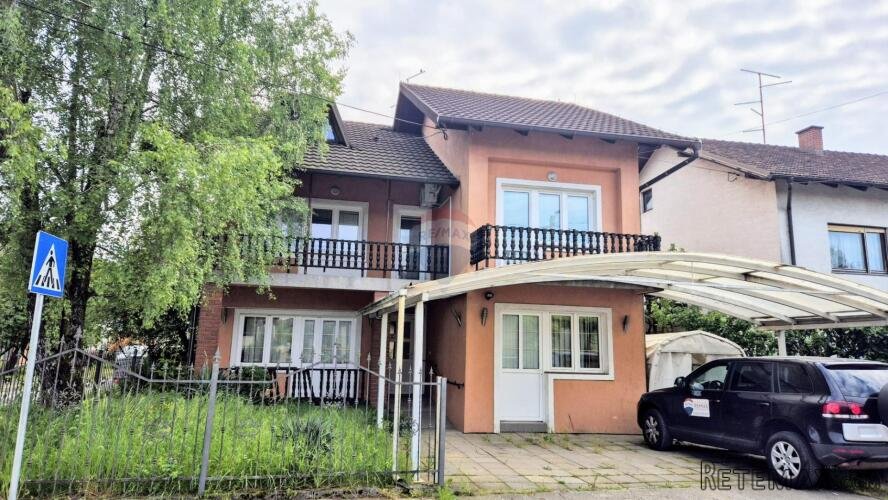 Sisak, Zeleni brijeg, Kuća s okućnicom