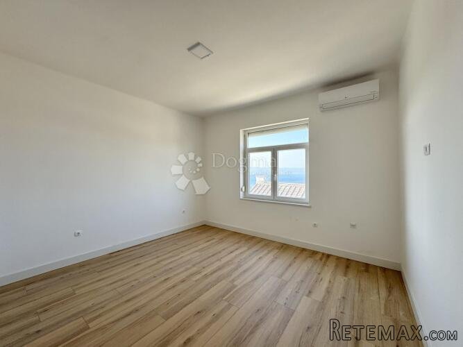 Perfect Blend of Style and Location – Fully Renovated Apartm - 2