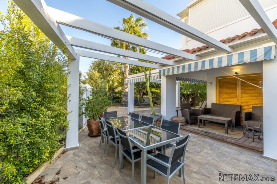 Salón, cocina abierta, 3 dormitorios, 2 baños, terraza 29 m..