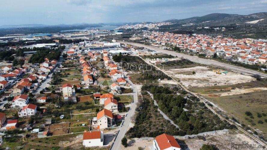 RAŽINE- GRAĐEVINSKO ZEMLJIŠTE OD 2697m2