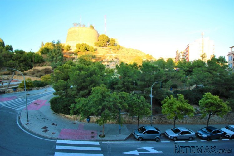 El apartamento se ubica muy cerca del centro de Alicante y.. - 3