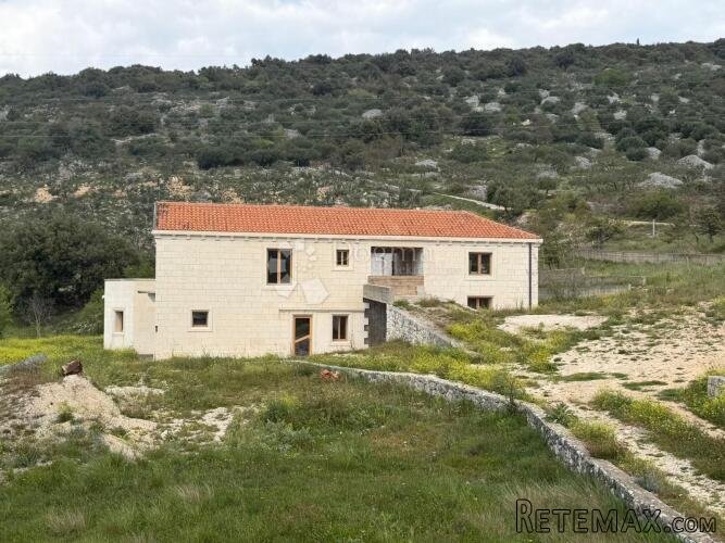 Mediteranska oaza privatnosti – kamena rezidencija na Braču - 3