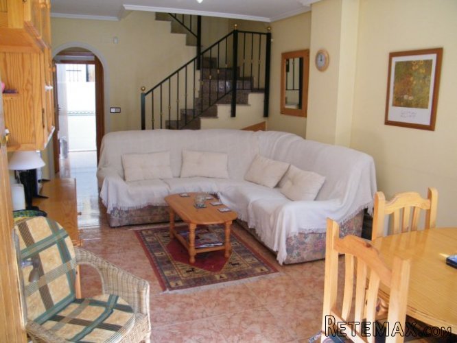 This nice and well presented town house is located on the.. - 3