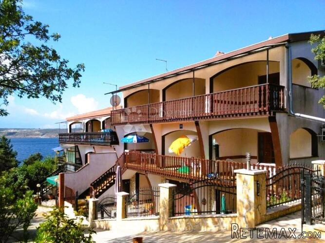 Mediteranski dragulj: kuća s apartmanima i pogledom na more
