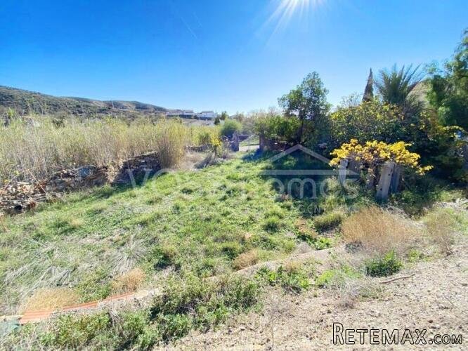 NEW LISTING TO VOSS HOMES - A spacious, renovated 2 storey.. - 2